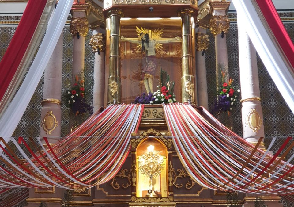 Hora Santa todos los jueves a las 6:00 p.m.